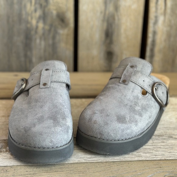 American Eagle Outfitters Gray Suede Clogs Size 8 - Picture 1 of 6